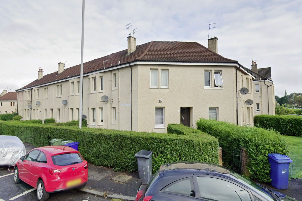 Gallowhill Road, Paisley Ground floor MAIN DOOR FLAT comprising