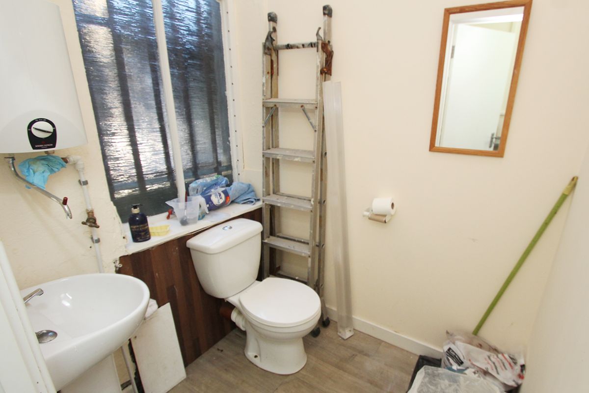 Auction Details 5 Hillfoot Street, Dunoon GUIDE PRICE £32,000