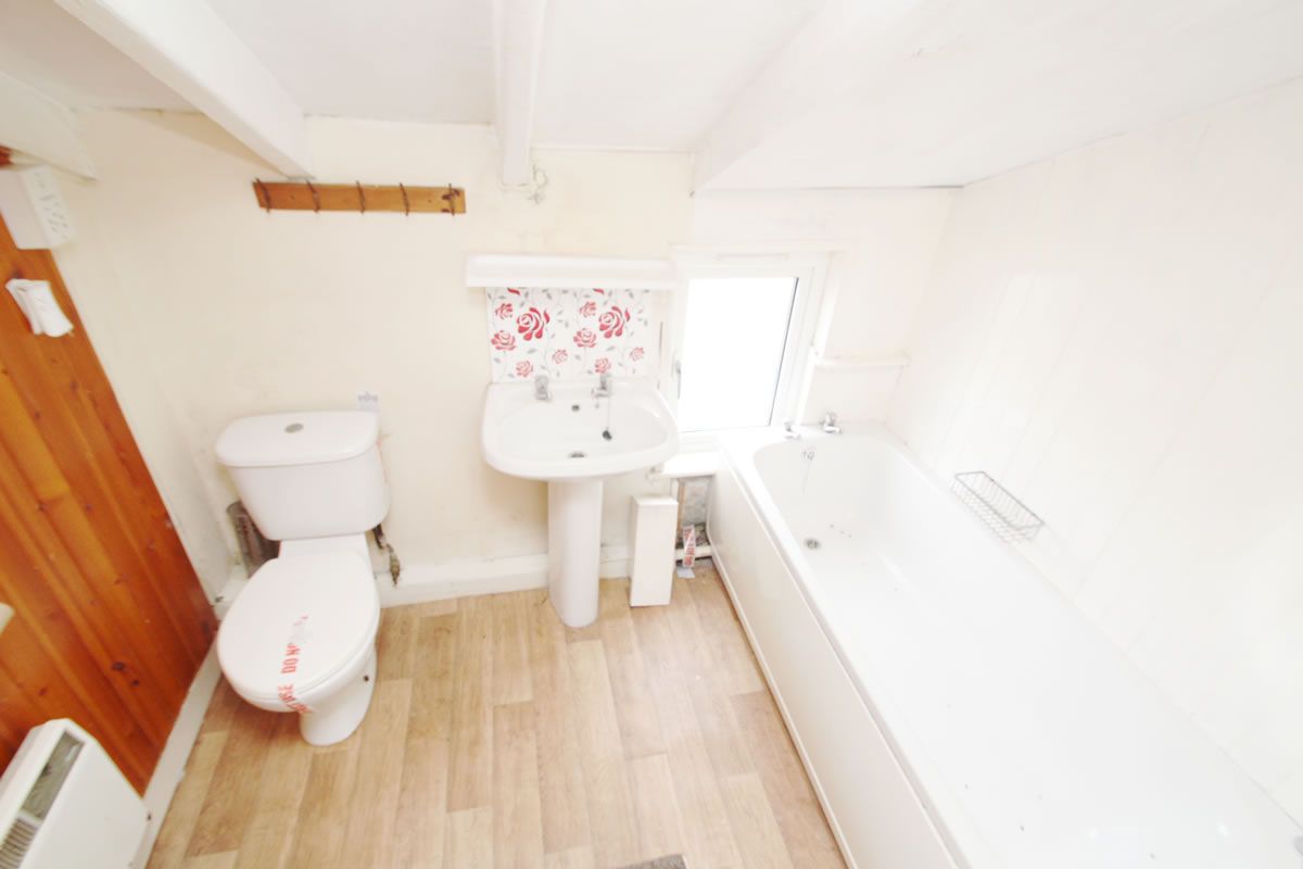 Auction Details 84 Queen Street, Flat E, Peterhead GUIDE PRICE £36,000