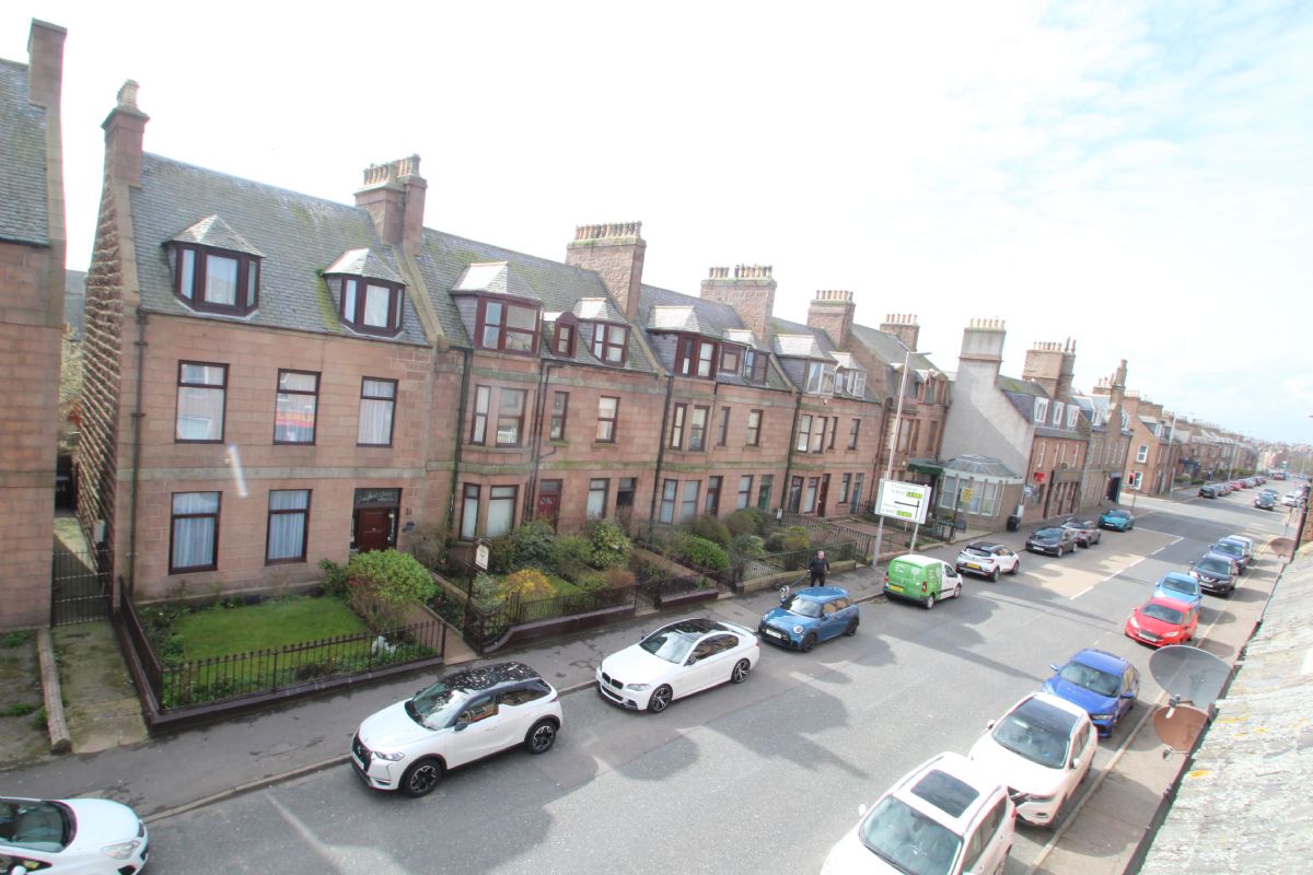 Auction Details 84 Queen Street, Flat E, Peterhead GUIDE PRICE £36,000