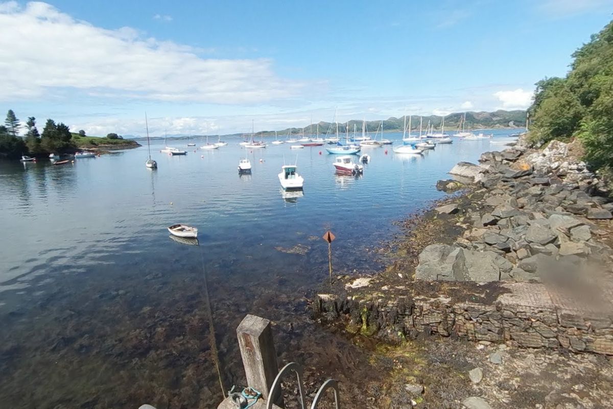 Auction Details Crinan Loch, Plot 1, Tayvallich, Lochgilphead GUIDE PRICE £12,000