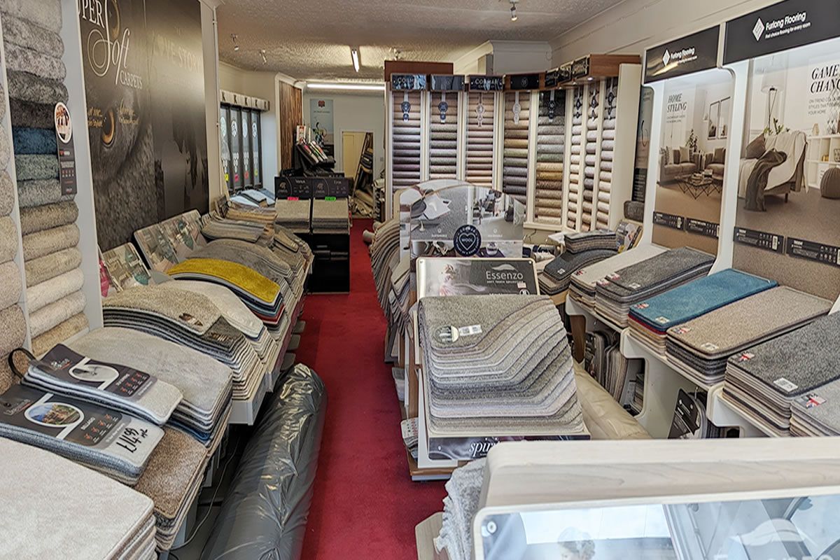 NEW ENTRY ALERT 295 High Street, Kirkcaldy GUIDE PRICE £55,000 1,095 Sq.Ft commercial