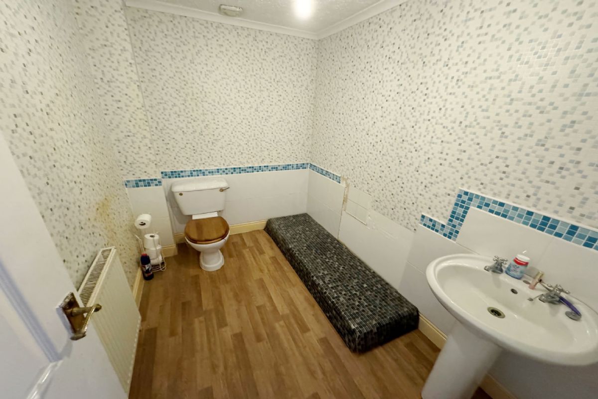 Auction Details 8 Duke Street, Larkhall GUIDE PRICE £114,000