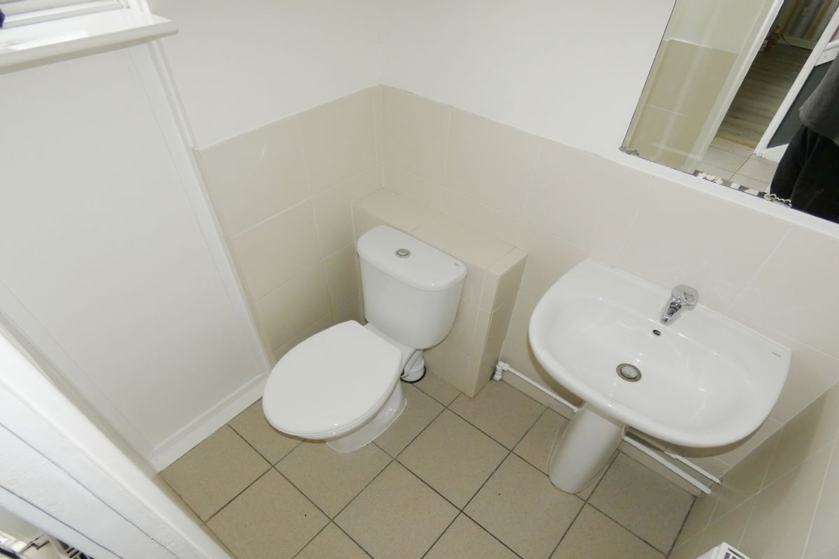 Auction Details 32 Barclay Avenue, Elderslie, Renfrewshire GUIDE