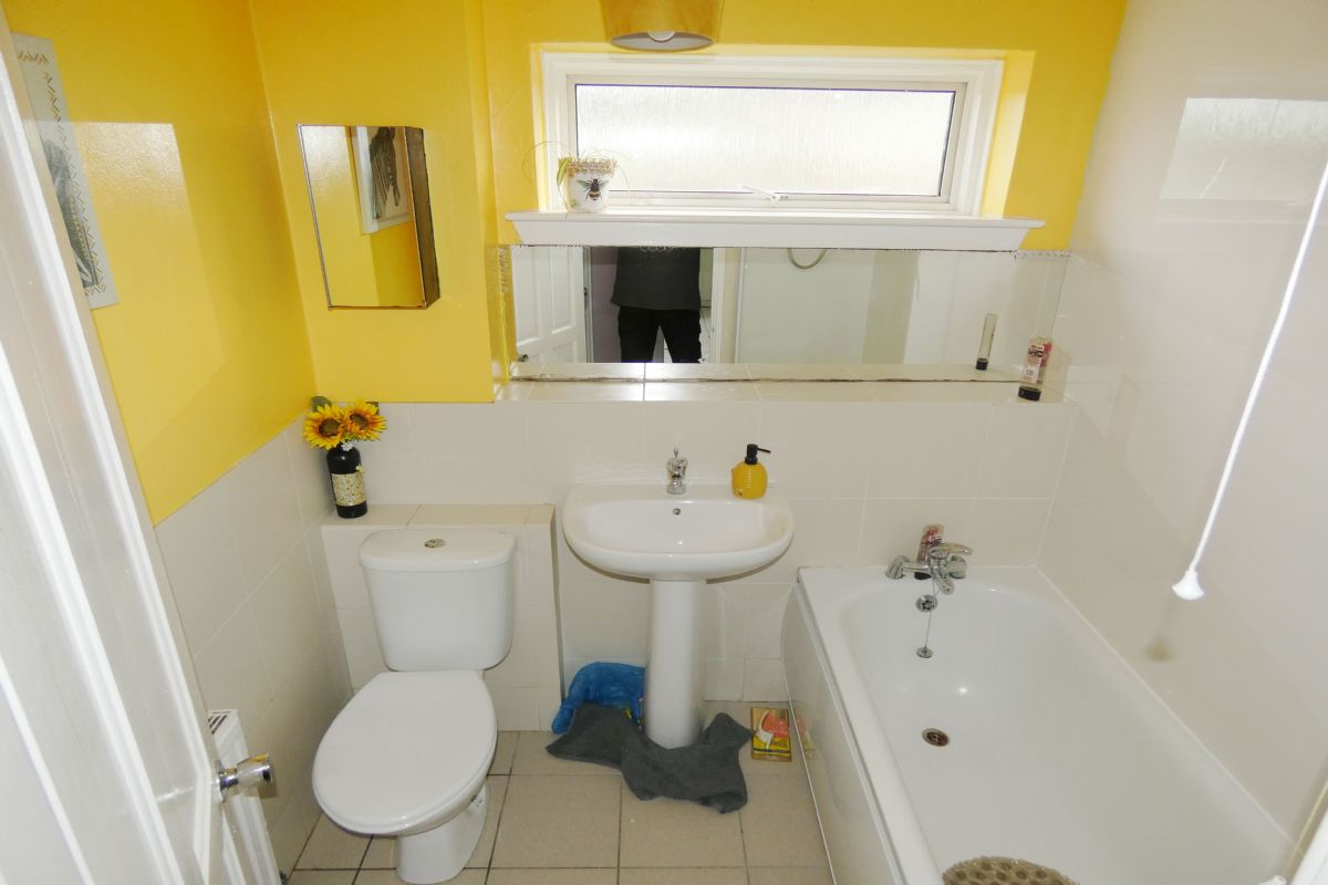 Auction Details 32 Barclay Avenue, Elderslie, Renfrewshire GUIDE