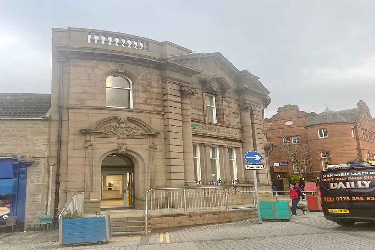 Auction Details 55 High Street, Lochee, Dundee GUIDE PRICE £221,000