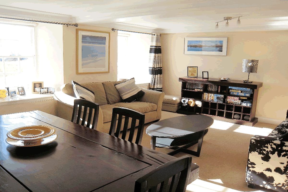 Auction Details 3 Hewitt Place, Aberdour, Fife GUIDE PRICE £350,000