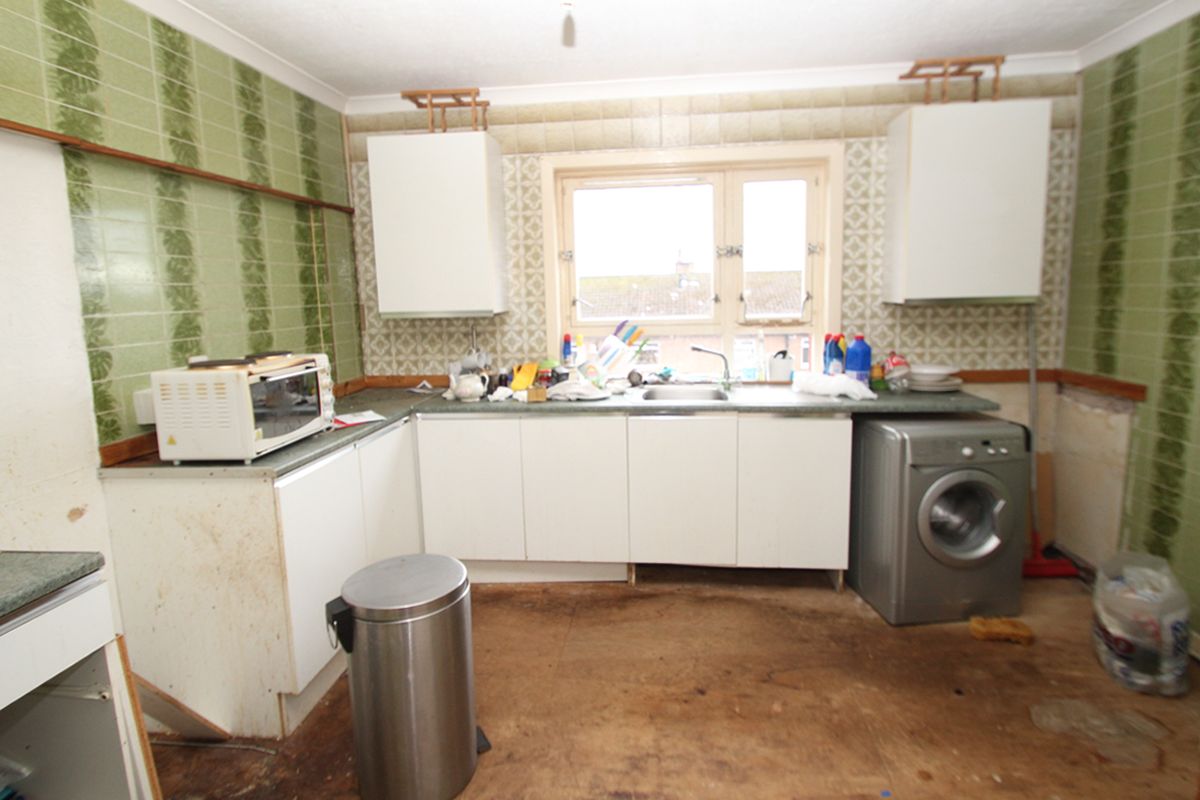 Auction Details 28 Lamont Crescent, Cumnock GUIDE PRICE £45,000