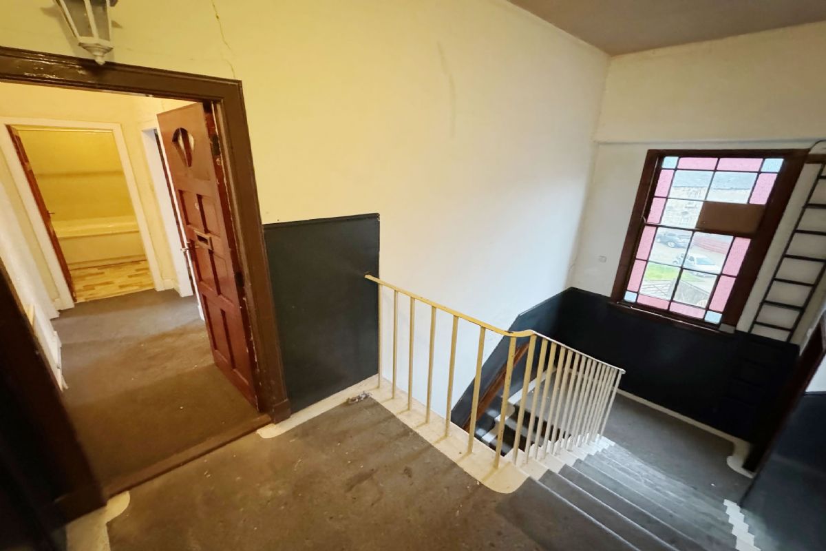 Auction Details 9 Bridgend, Flat 21, Kilbirnie GUIDE PRICE £36,000