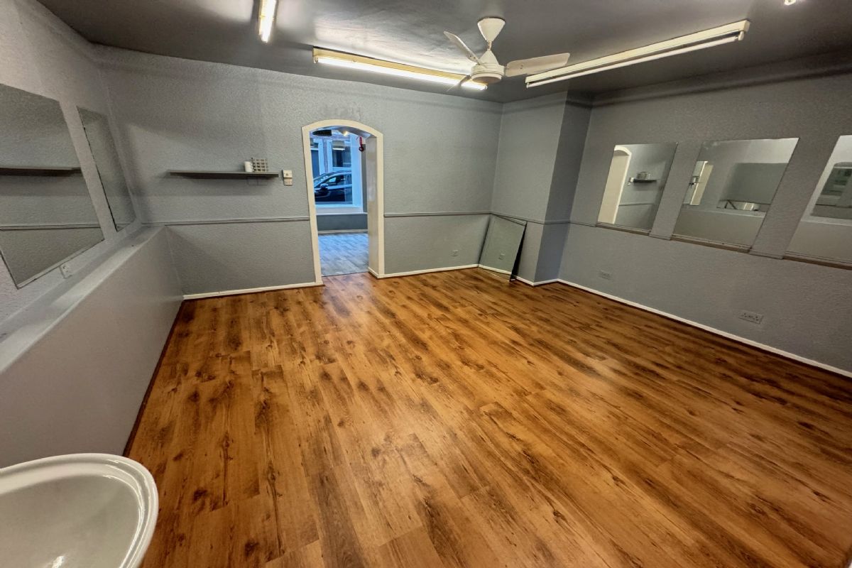 Auction Details 18 King Street, Crieff, Perthshire GUIDE PRICE £45,000