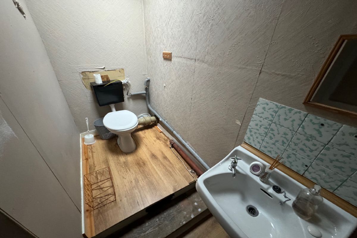 Auction Details 18 King Street, Crieff, Perthshire GUIDE PRICE £45,000