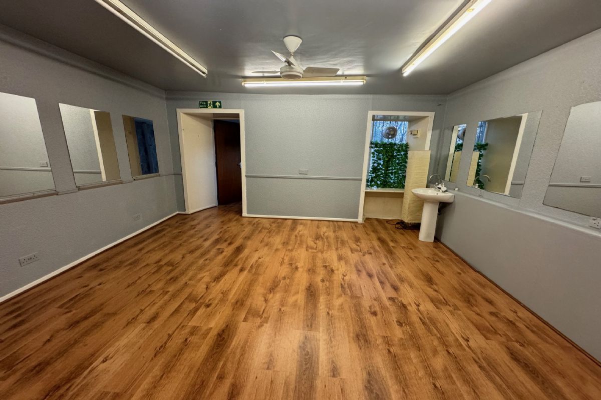 Auction Details 18 King Street, Crieff, Perthshire GUIDE PRICE £45,000