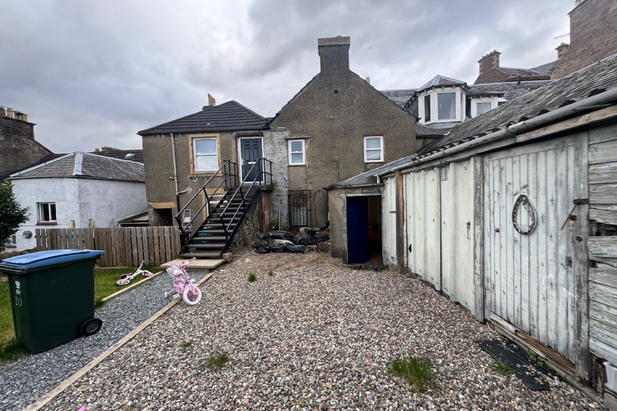 Auction Details 18 King Street, Crieff, Perthshire GUIDE PRICE £45,000