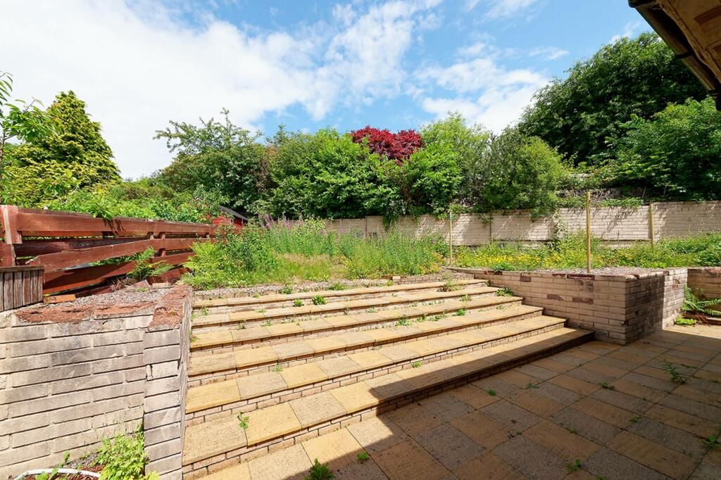 Auction Details Lower Erskine Manse Brae, Lochgilphead GUIDE PRICE