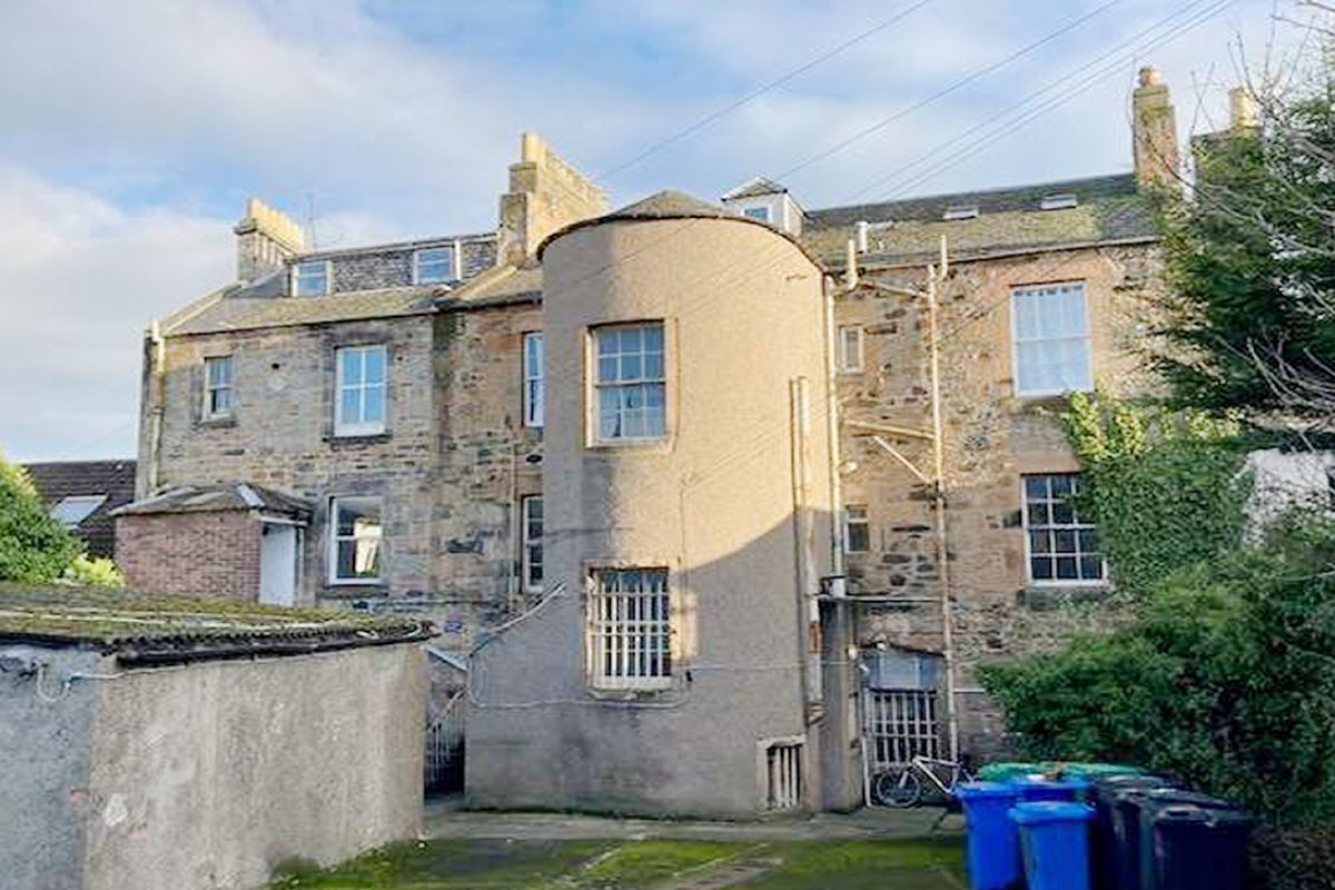 Auction Details 79a High Street, Inverkeithing, Fife GUIDE PRICE £