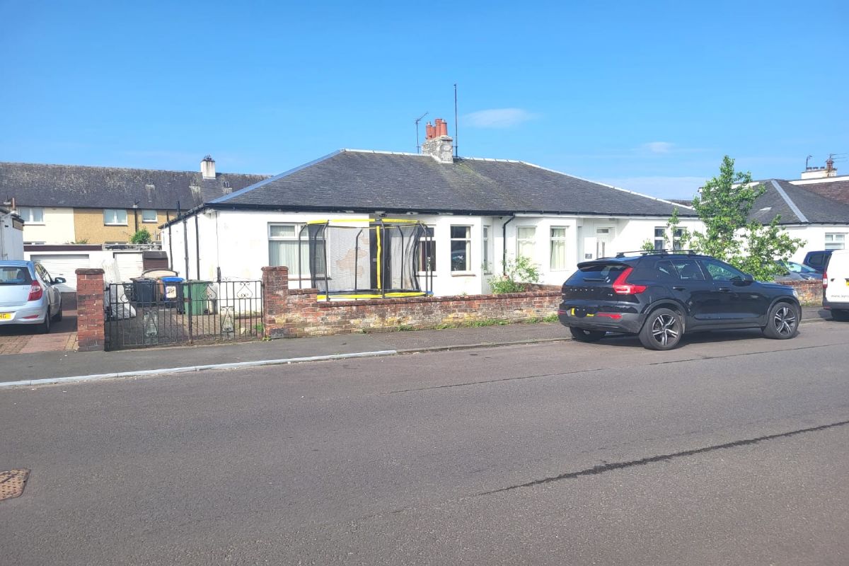 Auction Details 30 Meadow Park, Ayr GUIDE PRICE £160,000