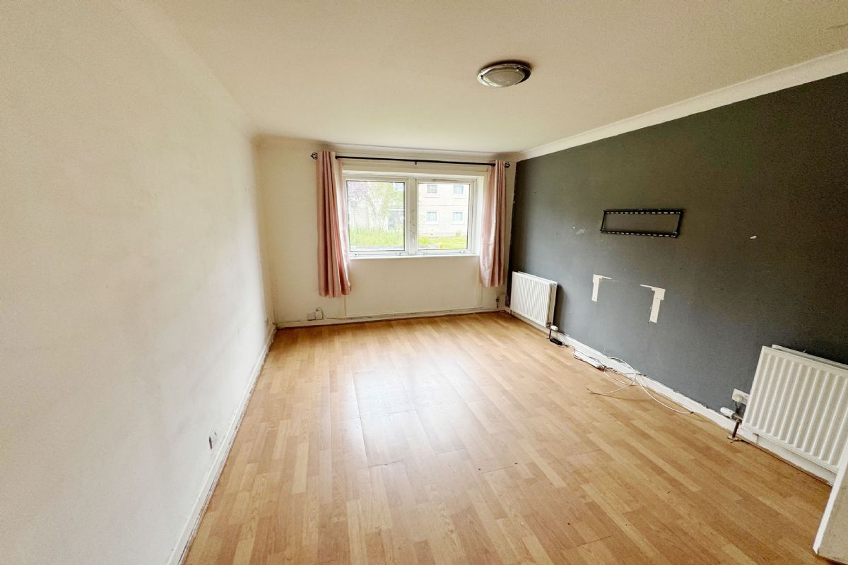 Auction Details 8B Anne Avenue, Renfrew GUIDE PRICE £70,000