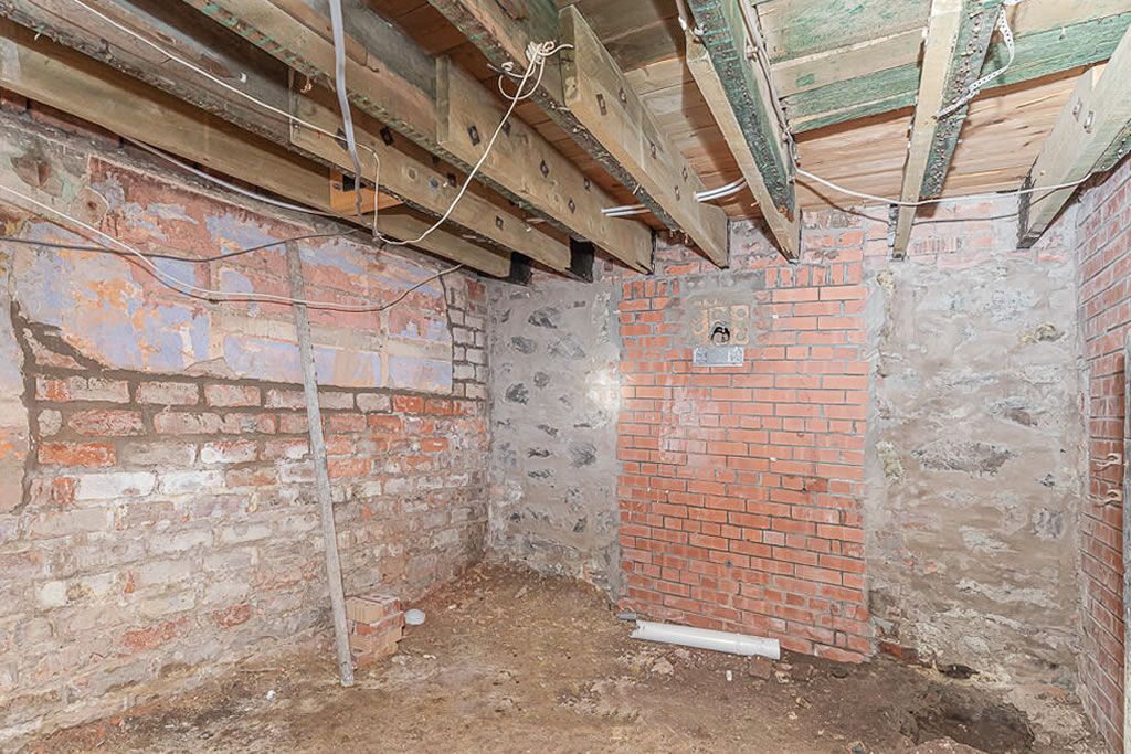 Auction Details 2 Norval Place, Moss Street, Basement, Kilmacolm