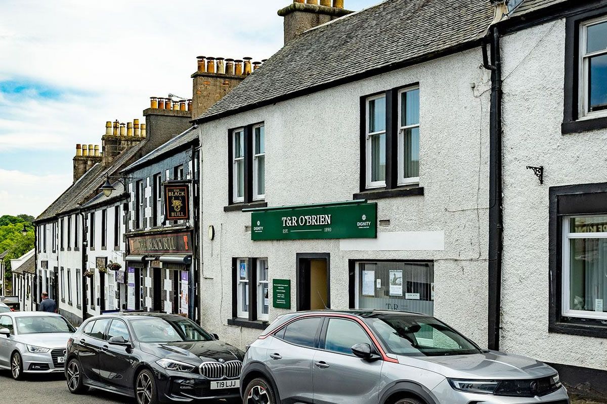 Auction Details 45 Main Street, Cumbernauld Village GUIDE PRICE £75,000