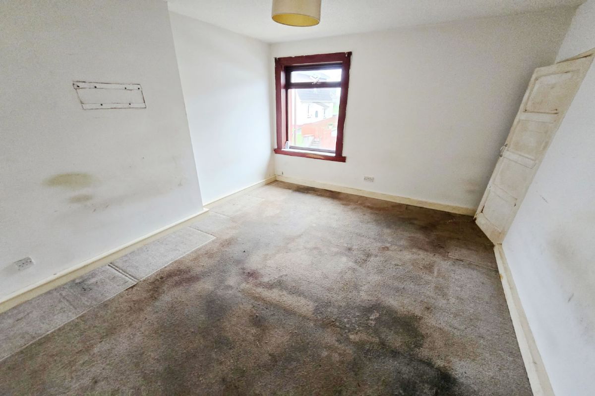 18 Mavis Road, Greenock, PA16 7BY