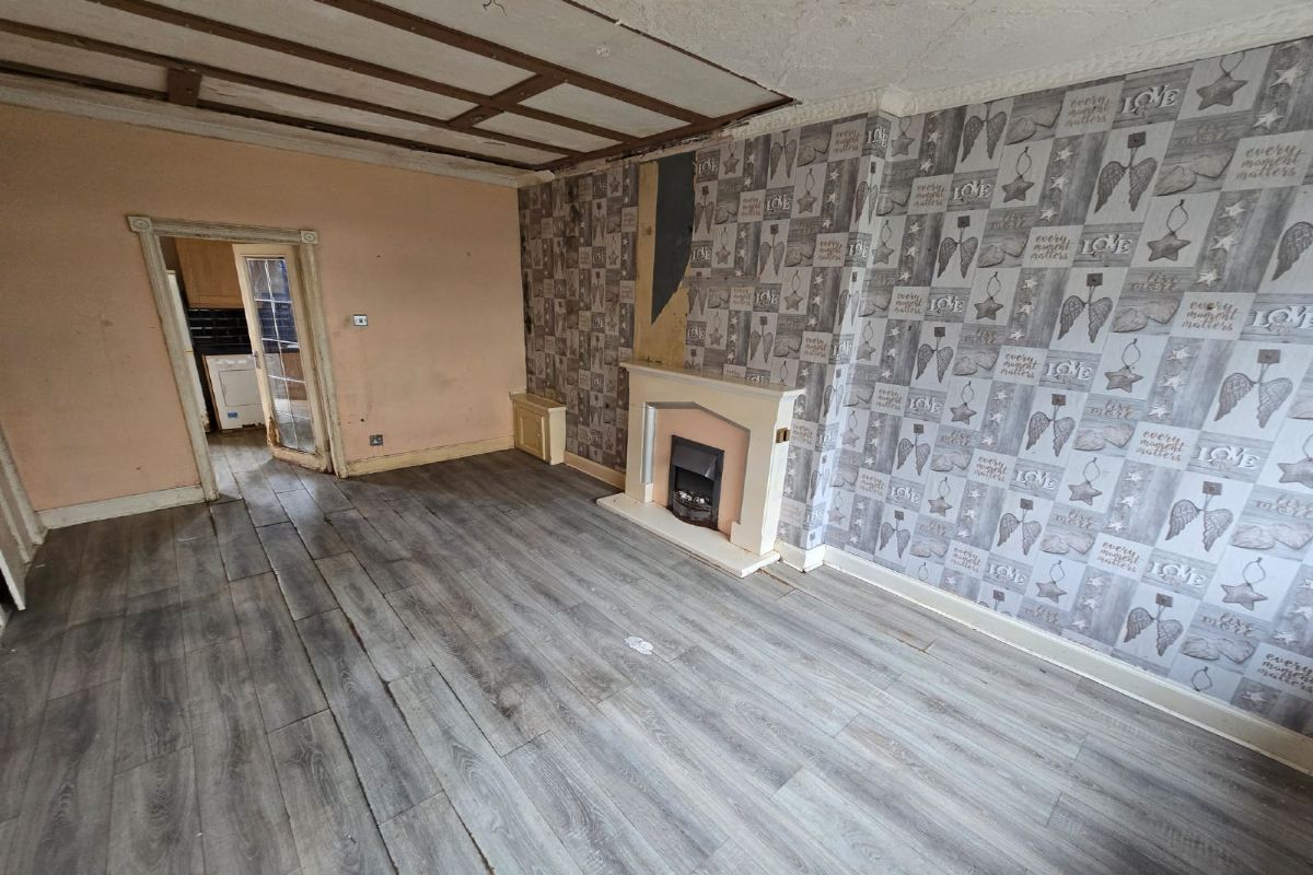 18 Mavis Road, Greenock, PA16 7BY