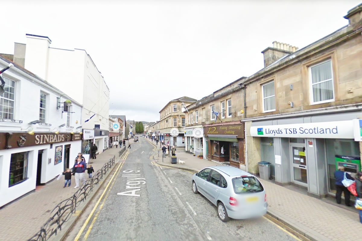 Auction Details 110 Argyll Street, Dunoon GUIDE PRICE £33,000