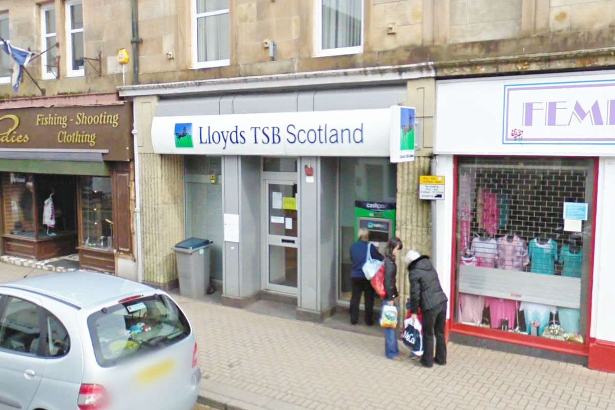 Auction Details 110 Argyll Street, Dunoon GUIDE PRICE £33,000